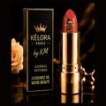Rouge à lèvres Corail Intense KÉLORA – logo complet sur le rouge